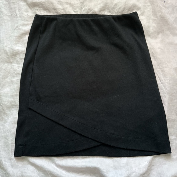 High Waisted Ruched Crossover Hem Bodycon Mini Black Casual Skirt - Picture 1 of 5